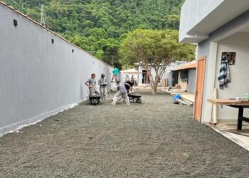 Empreiteiro envolvido na reforma da casa de praia de Bolsonaro vence licitações milionárias ligadas ao governo de Cláudio Castro.