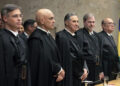Alexandre de Moraes e ministros no plenário do STF
