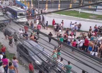 Informações iniciais appntam mais de dez feridos