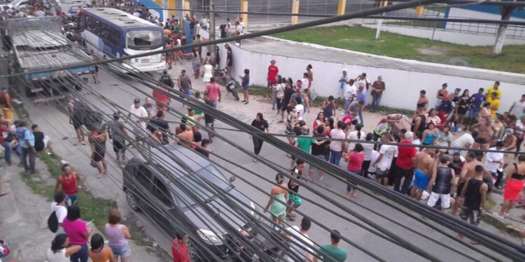 Informações iniciais appntam mais de dez feridos