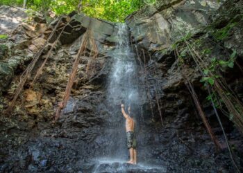 Cachoeiras são formadas com água de chuva em Noronha