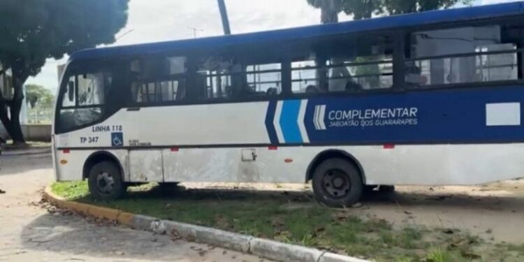 Segundo um dos líderes comunitários do Conjunto Marcos Freire, desde que o acidente aconteceu, os permissionários estão com receio de trabalhar