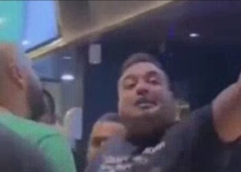 A agressão aconteceu no Guaiamum Gigante, no Parnamirim, Zona Norte do Recife, e parte da confusão foi filmada.