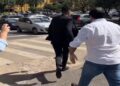 O psolista chutou o membro do MBL, identificado como Gabriel Costenaro,