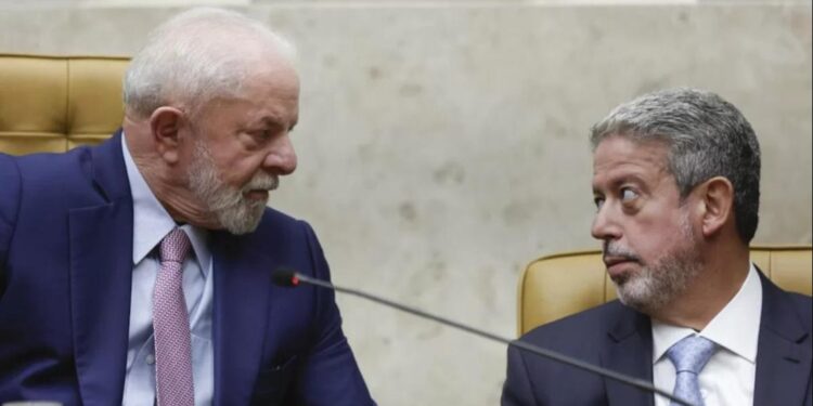 Em tom de cobrança, o presidente da Câmara vem defendendo a prerrogativa dos parlamentares