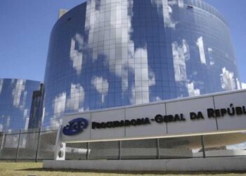 PGR se manifesta contra medidas mais duras para Bolsonaro por hospedagem na embaixada da Hungria.