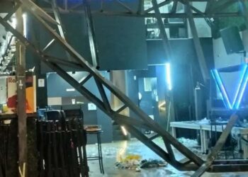 Estrutura de bar desabou e feriu clientes