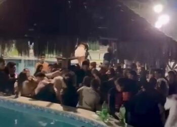 Imagens registradas em vídeos mostram o momento da confusão