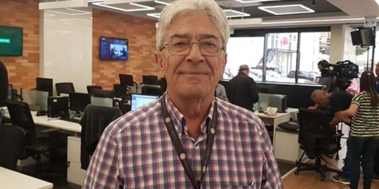 Afonso Mônaco, na redação da TV Record