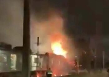 Trem pega fogo em Honório Gurgel