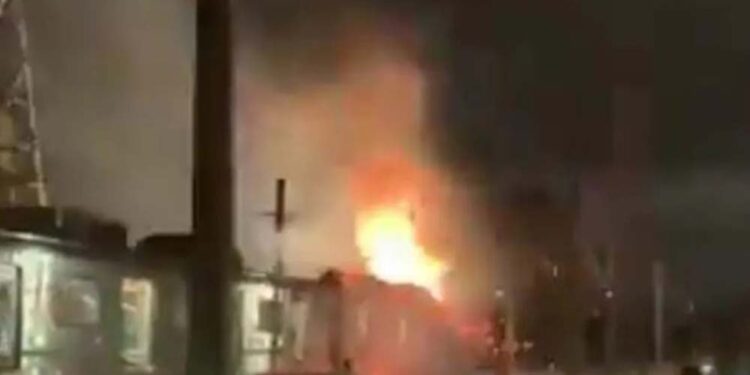 Trem pega fogo em Honório Gurgel