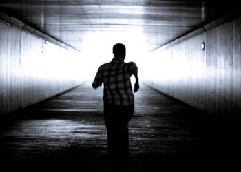 Moradores suspeitam de que um namorado teria sido o assassino da recepcionista