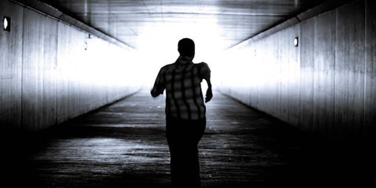 Moradores suspeitam de que um namorado teria sido o assassino da recepcionista