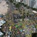 Apoiadores de Bolsonaro em manifestação na praia de Copacabana, Rio de Janeiro