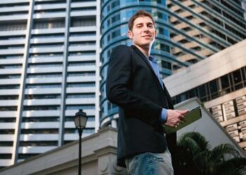 Eduardo Luiz Saverin é um dos cinco cofundadores do Facebook