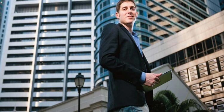 Eduardo Luiz Saverin é um dos cinco cofundadores do Facebook