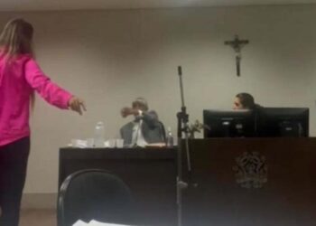 Promotor do Ministério Público de Minas Gerais, Francisco Santiago chamou a advogada criminalista Sarah Piron de galinha e citou striptease