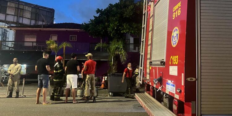 Bombeiros acharam foco do incêndio em fritadeira