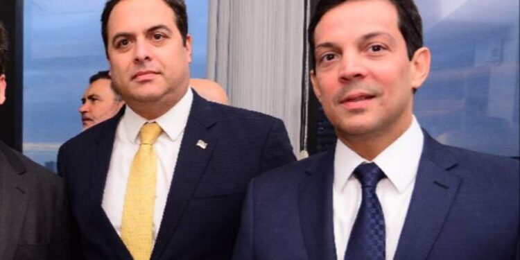 Carlos Neves, que foi advogado do PSB, em foto com seu o governador Paulo Câmara, que o indiciou à Corte de contas.