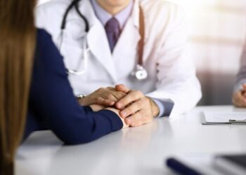 O médico acusado de cometer importunação sexual contra a paciente Vanessa Rafaela Joana de Andrade, de 26 anos, segundo vídeo postado por ela