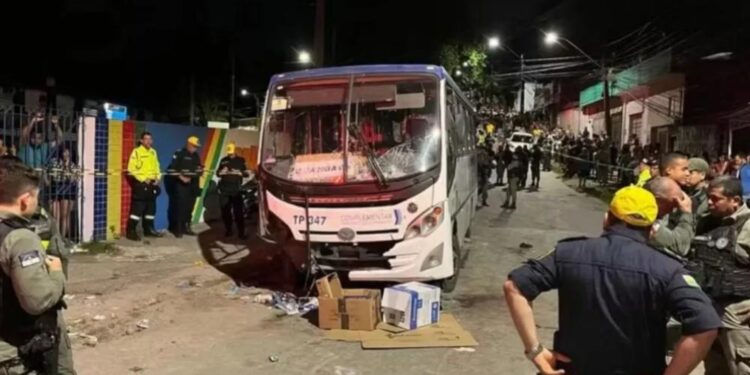 O motorista do veículo deixou o local do acidente.