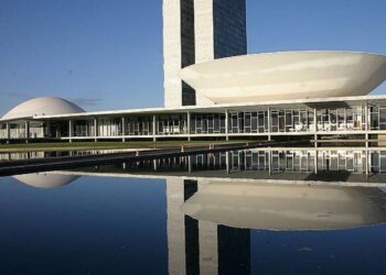 Senado aprova em primeiro e segundo turno a criminalização do uso de drogas.