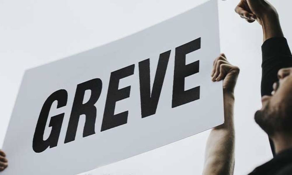 Servidores públicos federais aprovam greve por reajuste salarial e equiparação de benefícios