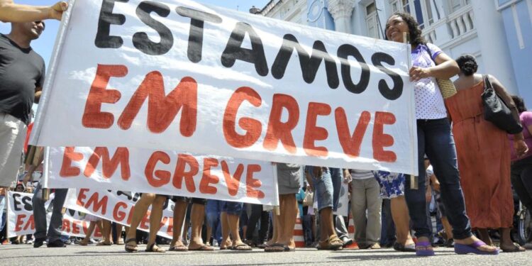 Governo Federal propõe aumento nos auxílios para servidores do executivo em 2024.