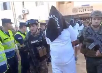 Paraguai envia 25 presos brasileiros para o Brasil em operação secreta.