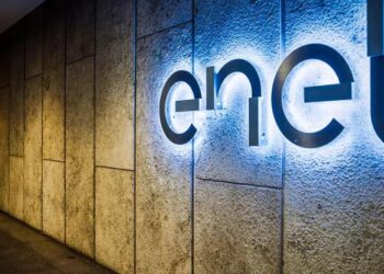 Ministro de Minas e Energia abre processo disciplinar contra a distribuidora Enel por interrupções no serviço em São Paulo.
