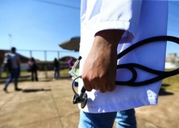 CFM divulga número de médicos por habitante no Brasil.