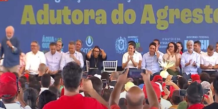 Lula durante inauguração da Adutora do Agreste