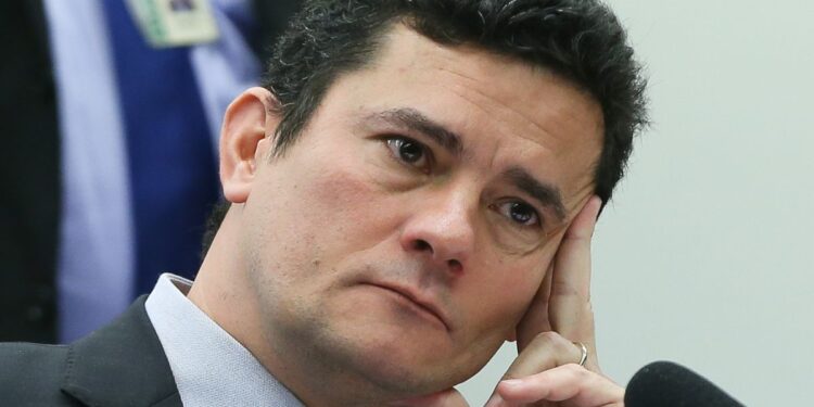 O julgamento ocorre após pelo menos duas mudanças de data