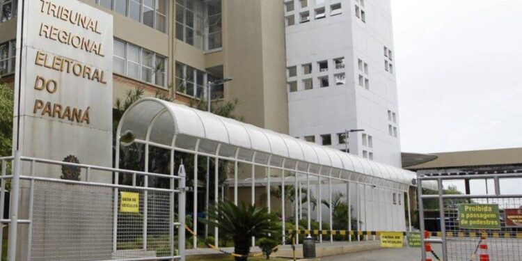 Tribunal Regional Eleitoral do Paraná vota contra a cassação do senador Sergio Moro.