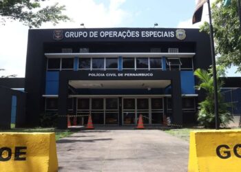 Eles foram encaminhados para a sede do Grupo de Operações Especiais (GOE), no bairro do Cordeiro, na Zona Oeste do Recife