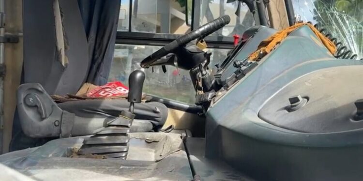 Micro-ônibus é velho, com dez anos de uso, que estava com problemas mecânicos sérios