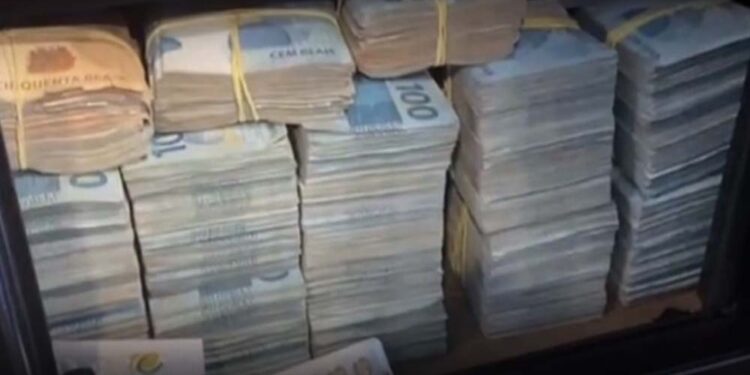 Dinheiro apreendido pela Polícia Federal