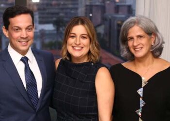 Carlos Meves e Milu Megale ao lado de Renata Campos