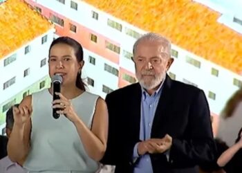 A governadora de Pernambuco, Raquel Lyra, esteve em evento com o presidente Lula no Recife, nesta terça
