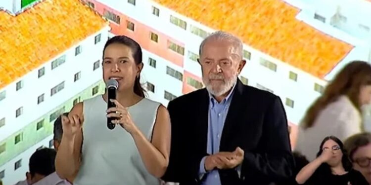 A governadora de Pernambuco, Raquel Lyra, esteve em evento com o presidente Lula no Recife, nesta terça