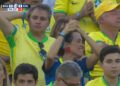 Tanto Efraim quanto Azi estavam na arquibancada vestidos com a camisa da Seleção Brasileira