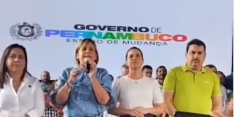 Depois de ser vaiada ao lado de Lula, Raquel Lyra repete a cena em Surubim