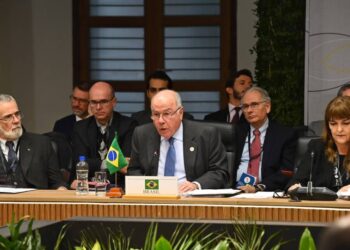 O chanceler do Brasil, Mauro Vieira, durante reunião do Mercosul em Assunção, no Paraguai