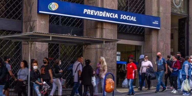 Segundo as investigações, grupo criminoso abria contas falsas na Caixa para desviarem pagamentos