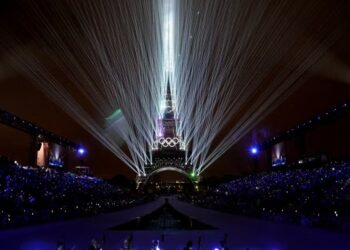 Um dos pontos altos da abertura foram as imagens captadas pela TV da Torre Eiffel