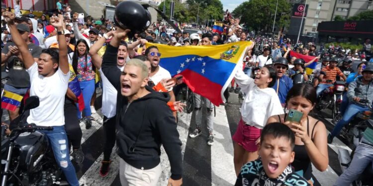 Protestos tomaram conta de toda a Venezuela após reeleição de Maduro