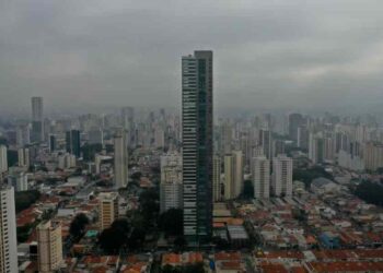 Operação Fim da Linha descobre esquema de lavagem de dinheiro do PCC em imóveis milionários.