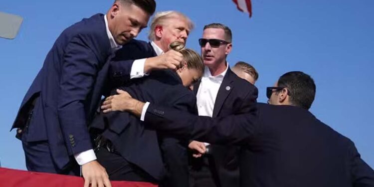 Comício de Trump é interrompido após sons de tiros, na Pensilvânia