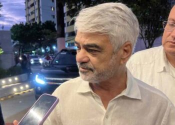 Lula tentou, mas vice de João Campos será do PCdoB, afirma Humberto Costa.