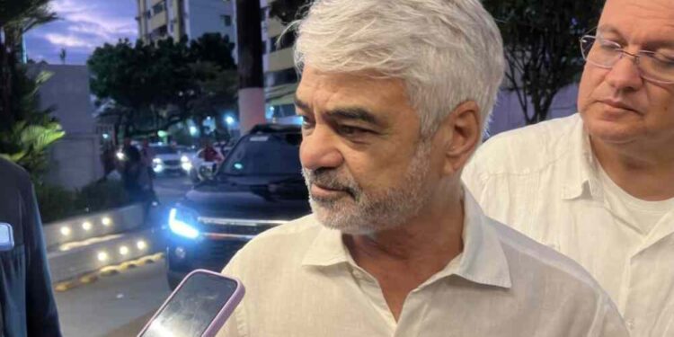 Lula tentou, mas vice de João Campos será do PCdoB, afirma Humberto Costa.